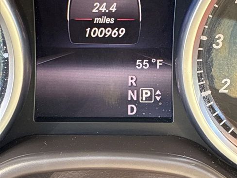 Used 2015 Mercedes-Benz GL 550 4MATIC image 11