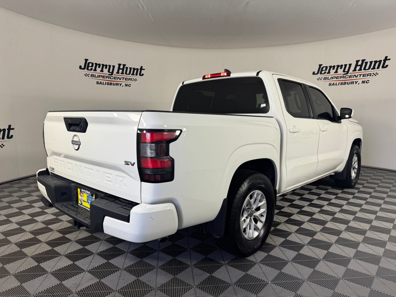 Used 2024 Nissan Frontier SV w/ Tow Package RWD image 6