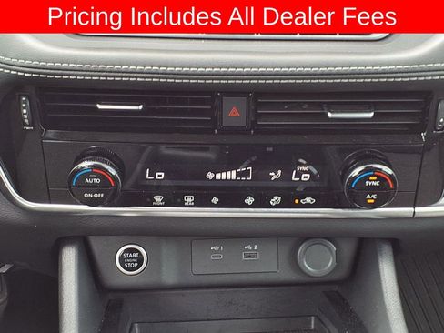 Used 2023 Nissan Rogue SV FWD image 21