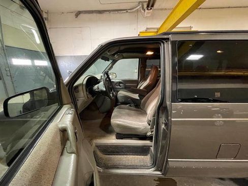 Used 1999 Chevrolet Astro AWD image 21