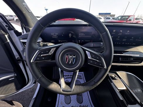 Used 2025 Buick Enclave Preferred image 17