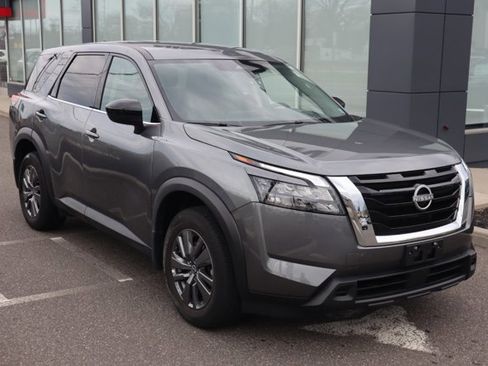 Certified 2024 Nissan Pathfinder S image 3