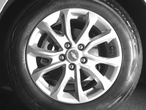 Used 2021 Chevrolet Equinox LS FWD image 10