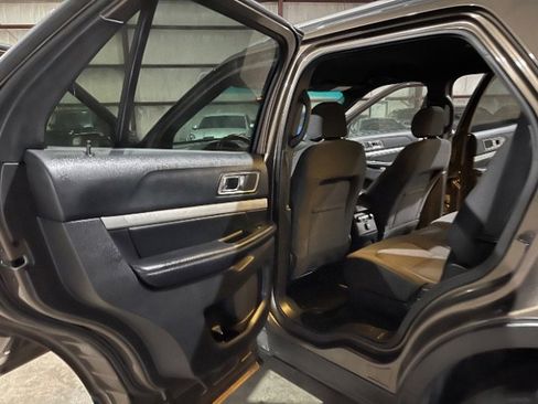Used 2016 Ford Explorer XLT image 18