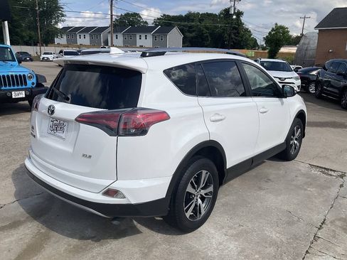 Used 2018 Toyota RAV4 XLE FWD image 3