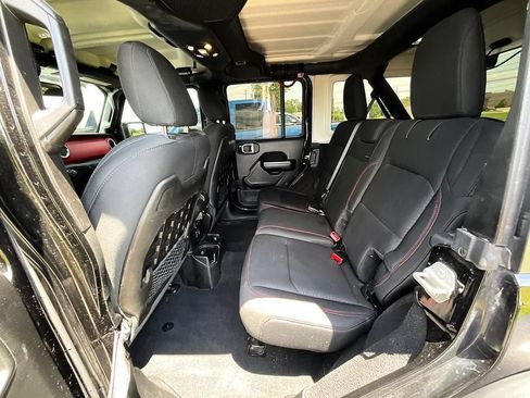 Used 2019 Jeep Wrangler Unlimited Rubicon w/ Cold Weather Group AWD/4WD image 24