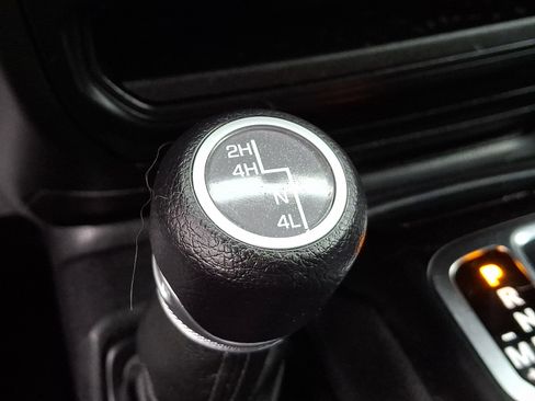 Used 2021 Jeep Gladiator Sport image 28