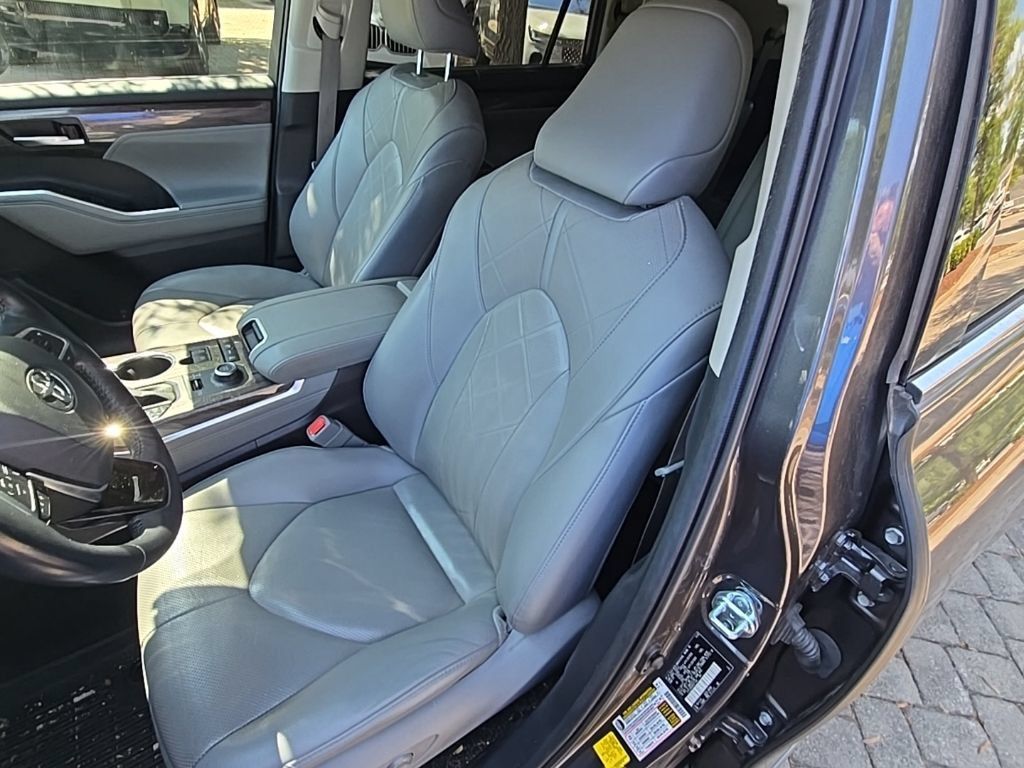 Used 2021 Toyota Highlander Platinum AWD/4WD image 10