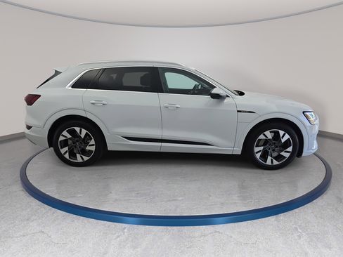 Certified 2023 Audi e-tron Premium Plus w/ Premium Plus Package AWD/4WD image 4