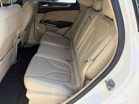Used 2019 Lincoln MKC Reserve w/ MKC Climate Package AWD/4WD image 15