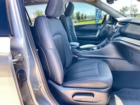 Used 2024 Jeep Grand Cherokee L Laredo RWD image 12