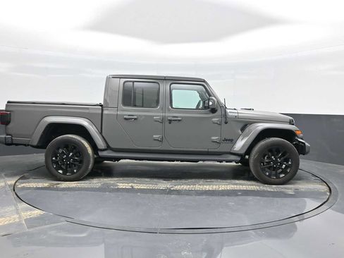 Used 2022 Jeep Gladiator Overland AWD/4WD image 9