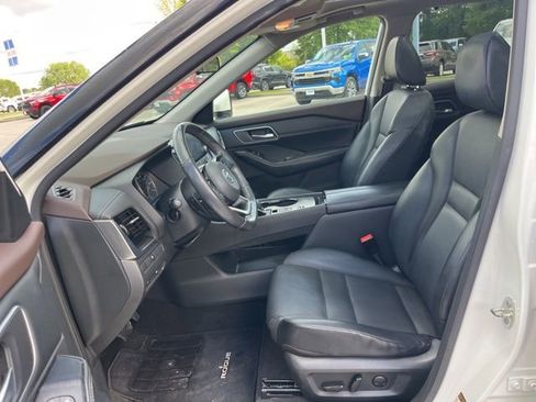 Used 2021 Nissan Rogue SV w/ Premium Package image 15