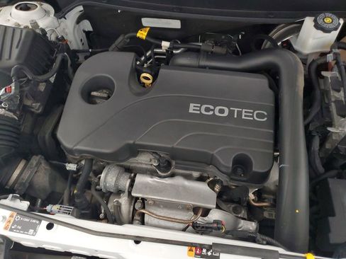 Used 2020 Chevrolet Equinox LT w/ Sport Edition image 9