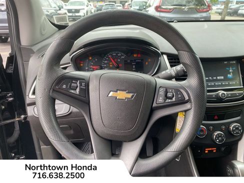 Used 2017 Chevrolet Trax LT w/ Sun & Sound Package image 21