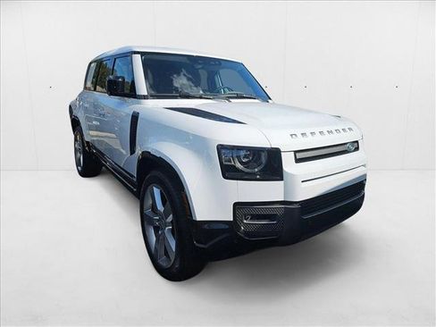 Used 2025 Land Rover Defender 110 X-Dynamic SE AWD/4WD image 2
