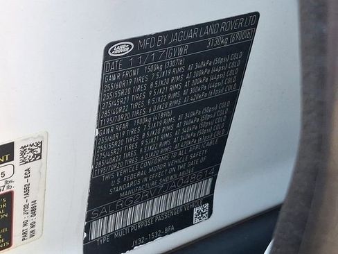 Used 2018 Land Rover Discovery SE image 30