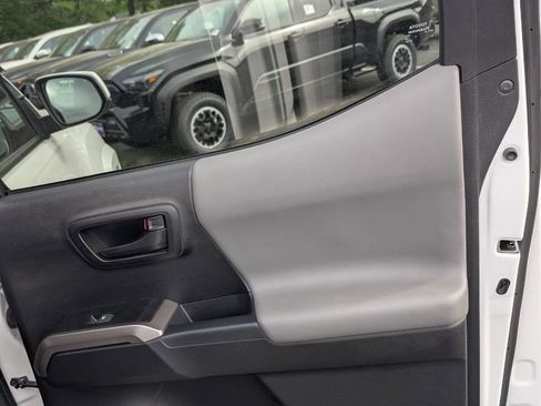 Used 2023 Toyota Tacoma SR5 AWD/4WD image 16