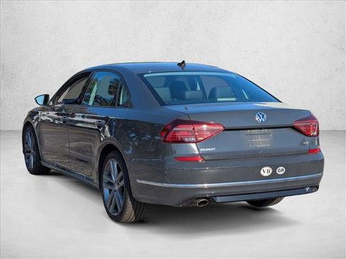 Used 2018 Volkswagen Passat 2.0T R-Line w/ R-Line Lighting Package image 6