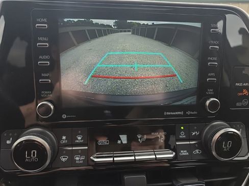 Certified 2021 Toyota Highlander XLE AWD/4WD image 23