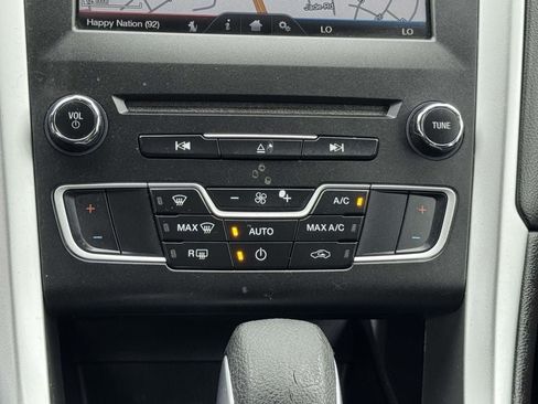 Used 2016 Ford Fusion SE FWD image 5