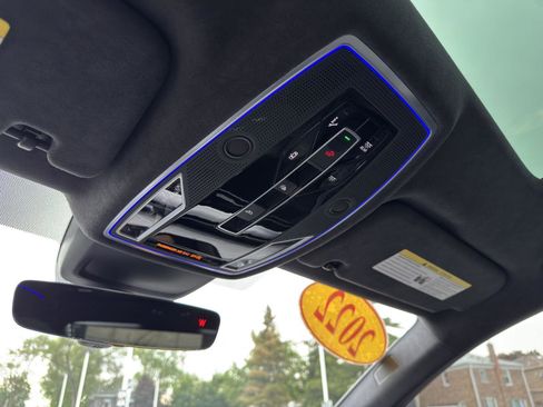 Used 2022 Audi S8 AWD/4WD image 31