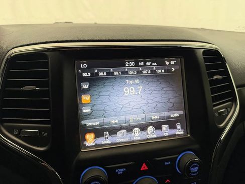 Used 2017 Jeep Grand Cherokee Altitude AWD/4WD image 19