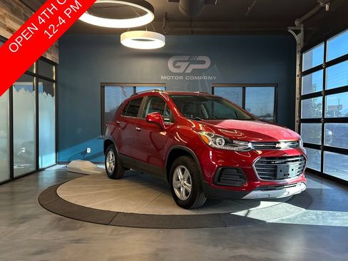 Used 2019 Chevrolet Trax LT w/ LT Convenience Package AWD/4WD image 1