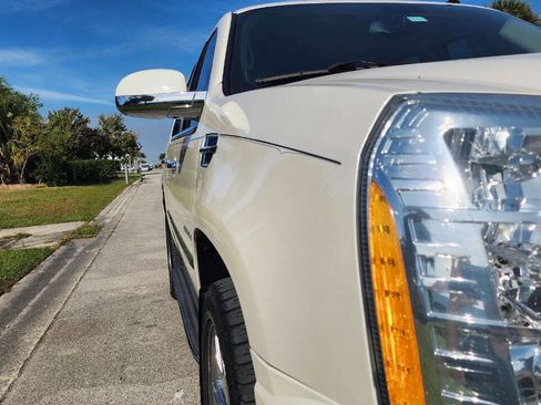 Used 2012 Cadillac Escalade Luxury image 13