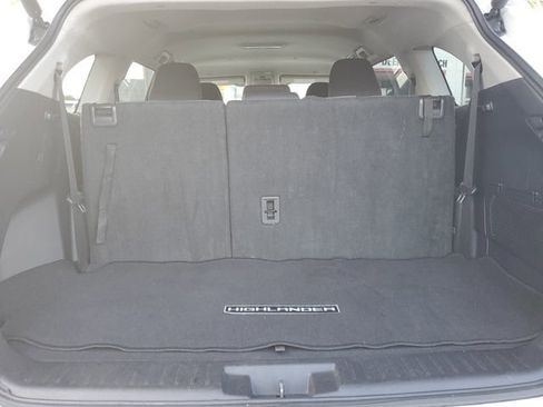 Used 2024 Toyota Highlander LE image 5