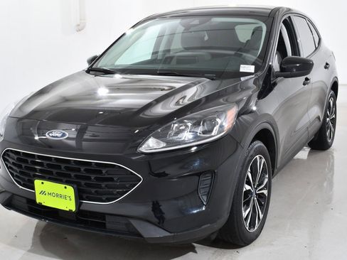 Used 2022 Ford Escape SE w/ SE Sport Appearance Package image 2