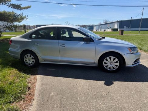 Used 2015 Volkswagen Jetta S image 4