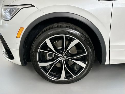 Certified 2023 Volkswagen Tiguan SEL R-Line image 32
