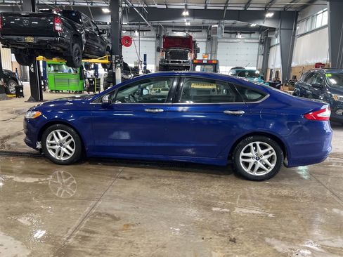 Used 2013 Ford Fusion SE image 3