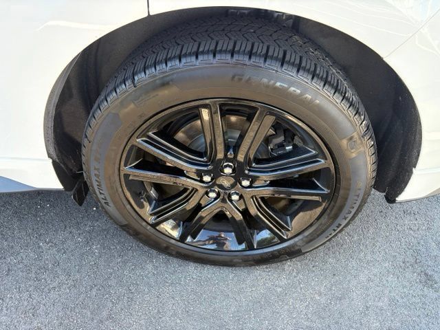 Certified 2022 Ford Edge ST-Line w/ Class II Trailer Tow Package AWD/4WD image 11