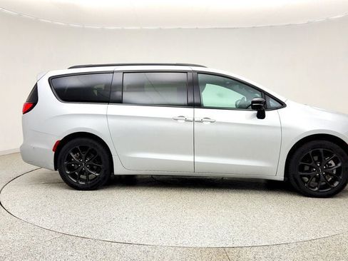Used 2024 Chrysler Pacifica Touring-L w/ S Appearance Package AWD/4WD image 4