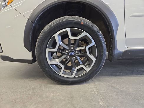 Used 2017 Subaru Crosstrek 2.0i Premium w/ Popular Package #1 AWD/4WD image 10