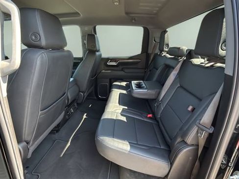 Used 2025 GMC Sierra 1500 SLT RWD image 17