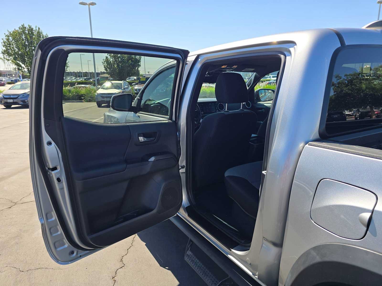 Certified 2023 Toyota Tacoma TRD Off-Road w/ Black Out Package (TMS) AWD/4WD image 15