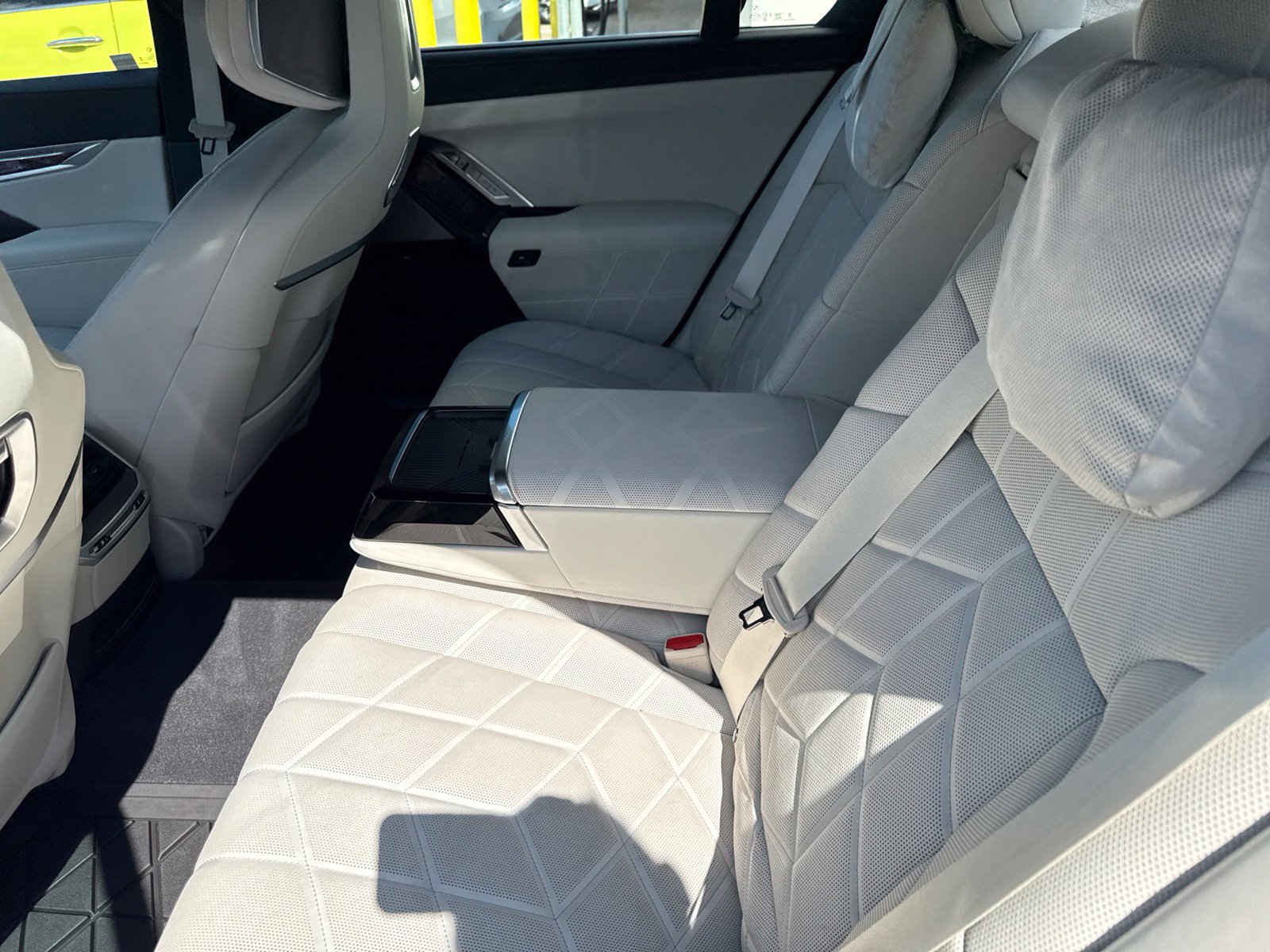 Certified 2023 BMW i7 xDrive60 AWD/4WD image 11
