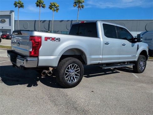 Used 2018 Ford F250 Lariat w/ Chrome Package image 4