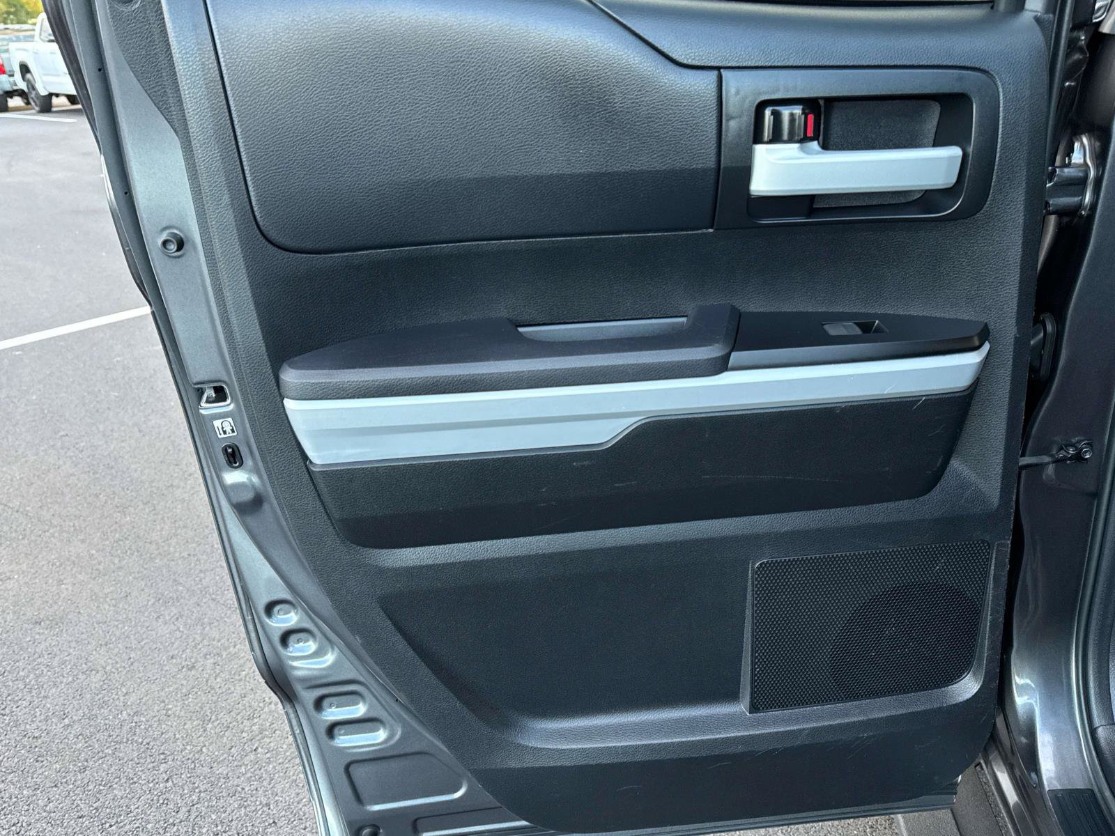 Used 2019 Toyota Tundra SR5 w/ SR5 Upgrade Package AWD/4WD image 19