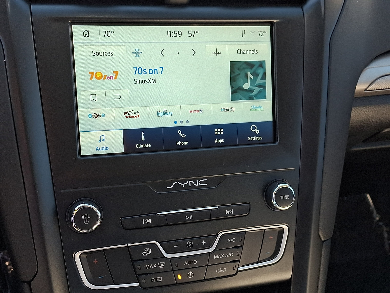Used 2020 Ford Fusion SE w/ Equipment Group 151A FWD image 15