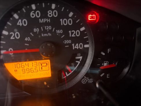 Used 2012 Nissan Frontier SV image 11