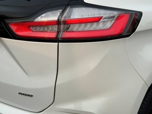 Certified 2024 Ford Edge Titanium AWD/4WD image 32