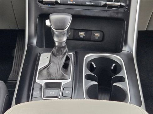 Used 2024 Kia Carnival LX image 17