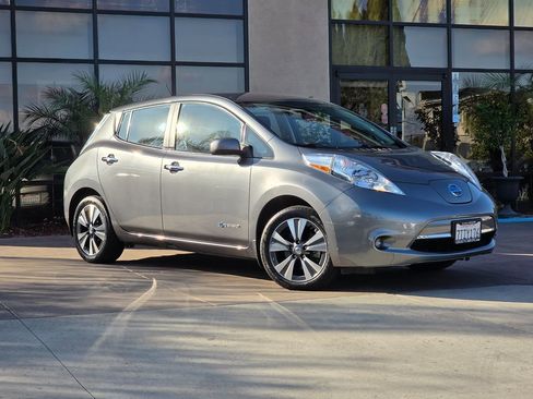 Used 2015 Nissan Leaf SV image 3