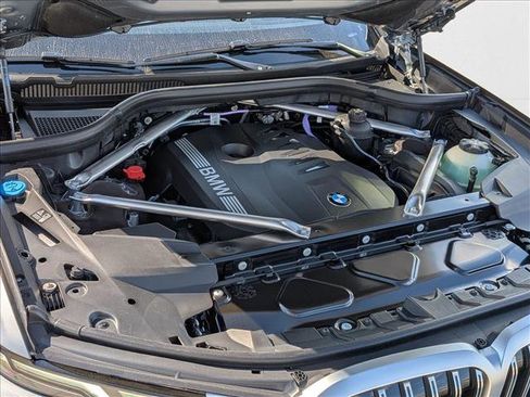 Used 2026 BMW X7 xDrive40i w/ Premium Package image 16