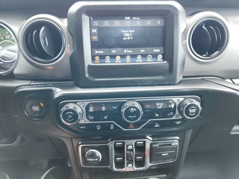 Used 2022 Jeep Gladiator Sport AWD/4WD image 13