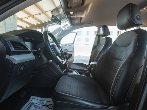 Used 2022 Volkswagen Taos SE image 16